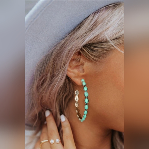 💕🎉HP💕🎉 Turquoise C-Shaped Earrings - Picture 2 of 6